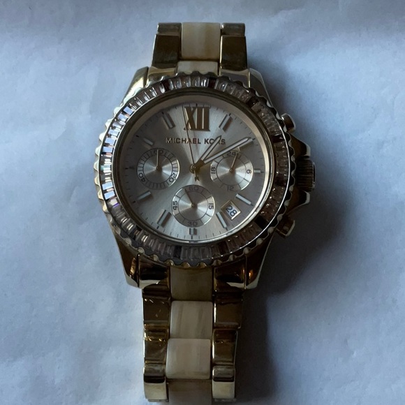 β± MICHAEL KORS GOLDTONE WATCH β± - Picture 3 of 16